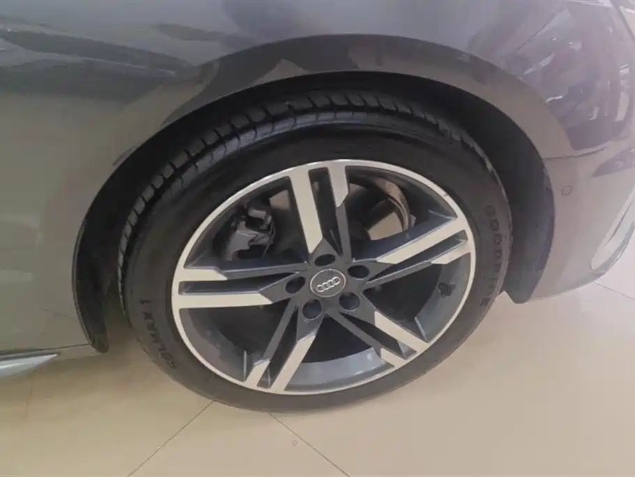 Audi A4L 2020