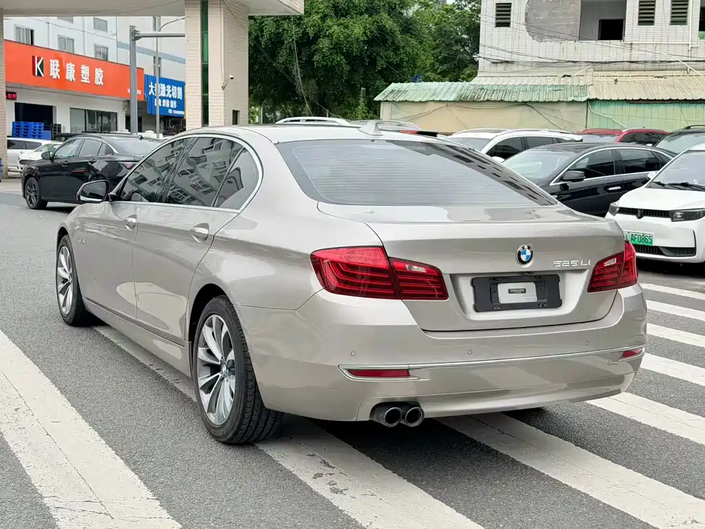 BMW 5 Series 2013 — фото 17