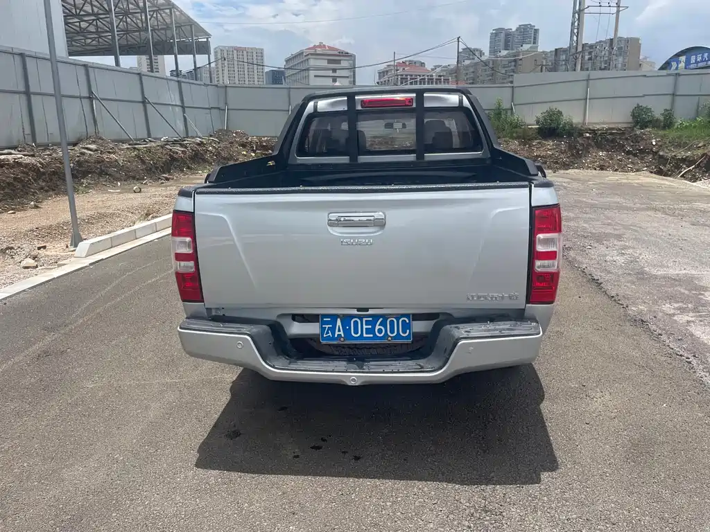 Isuzu RE-MAX 2020