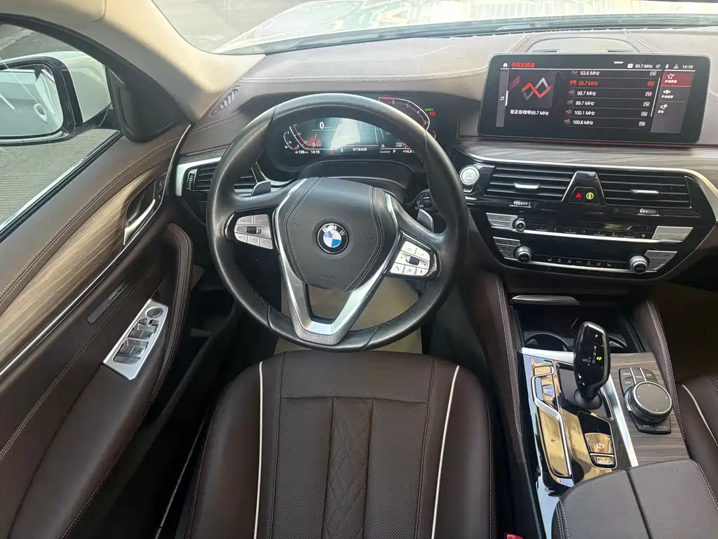 BMW 5 Series 2021 — фото 16