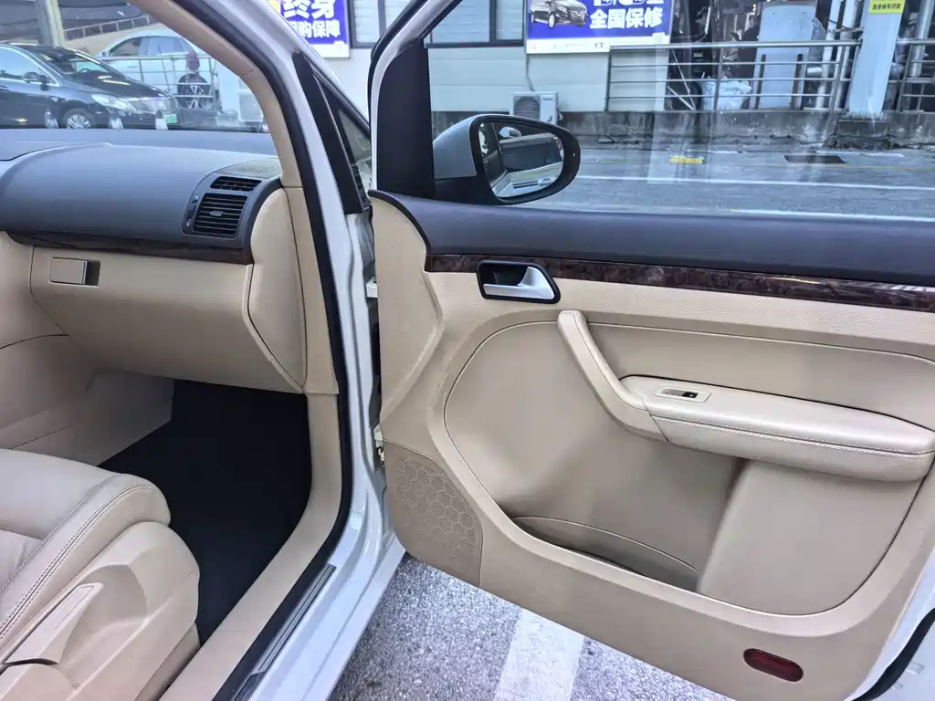 Volkswagen Touran 2015 — фото 22