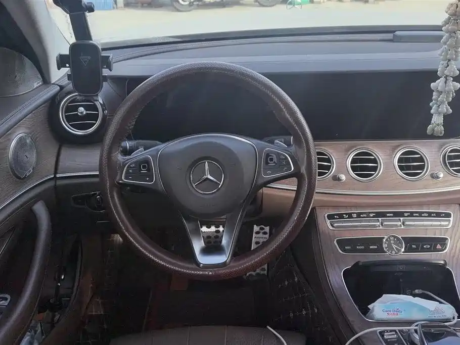 Mercedes-Benz E-Class 2018 — фото 15
