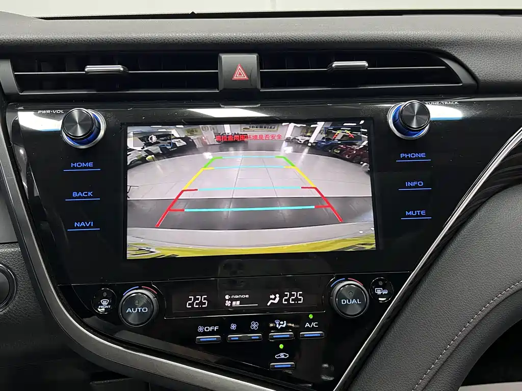 Toyota Camry 2019 — фото 25