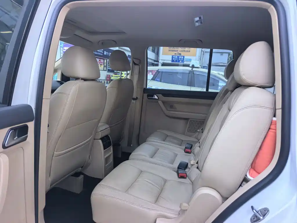 Volkswagen Touran 2015 — фото 11