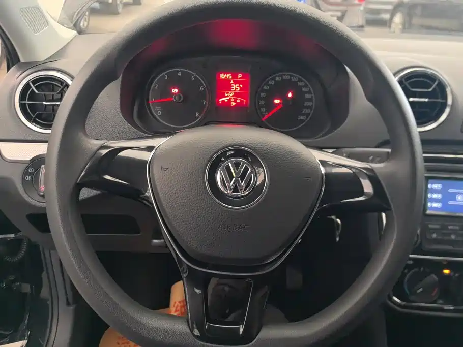 Volkswagen Jetta 2018 — фото 15