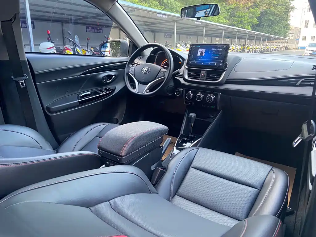 Toyota Yaris L 2023 — фото 12
