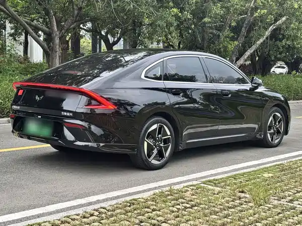 Wuling Starlight 2024