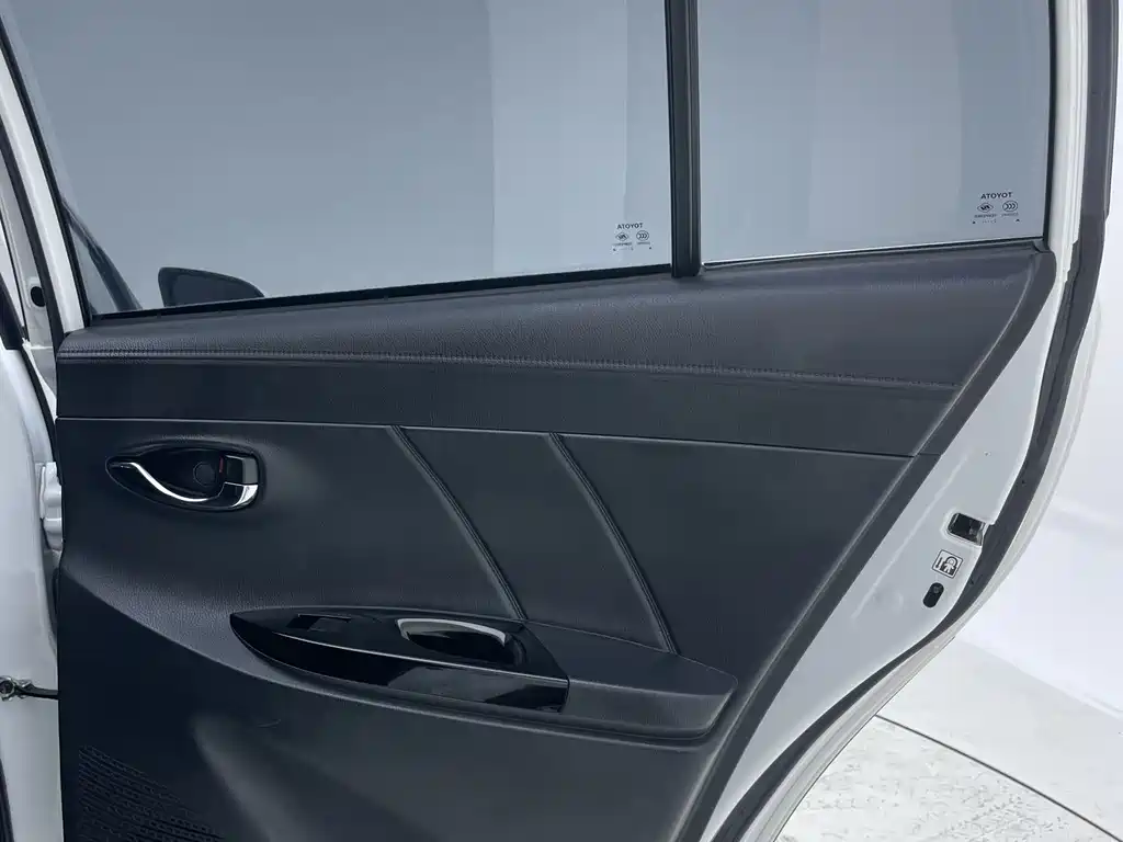 Toyota Yaris L 2022 — фото 24