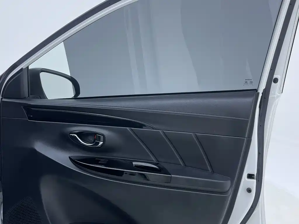 Toyota Yaris L 2022 — фото 31