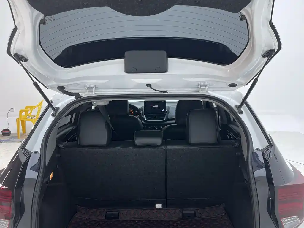 Toyota Yaris L 2022 — фото 25