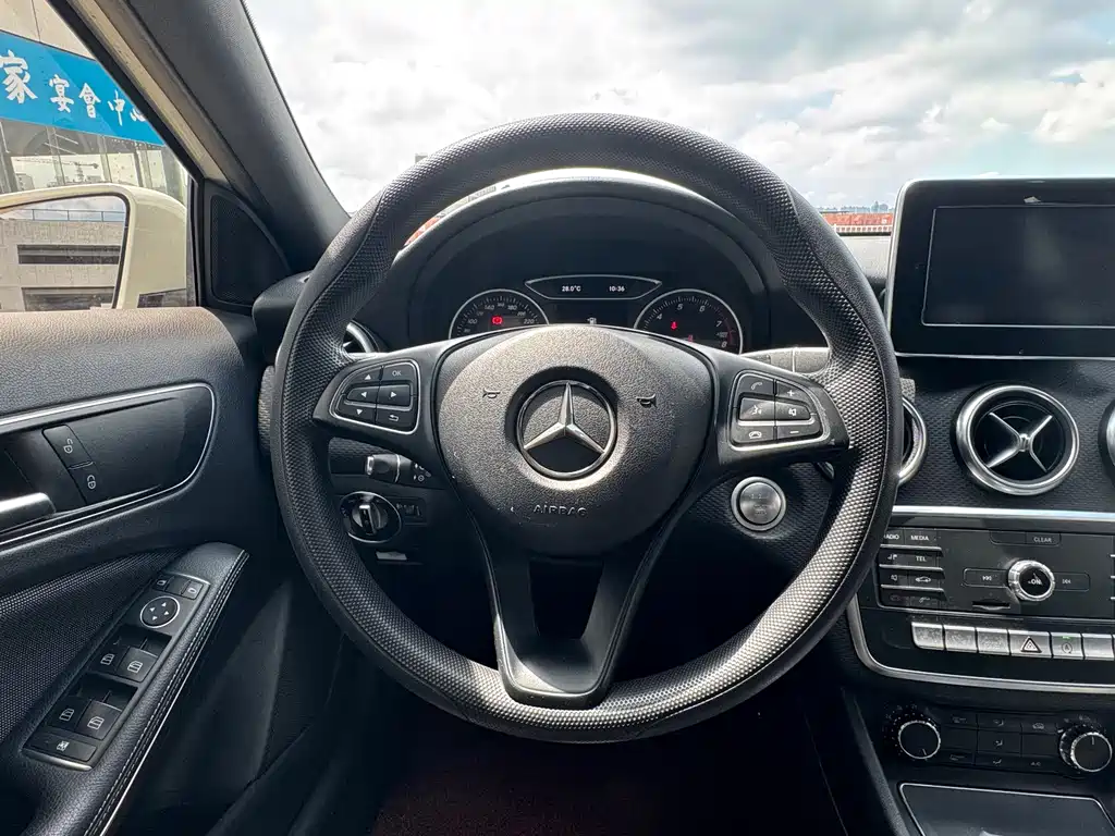 Mercedes-Benz A-Class 2017 — фото 12