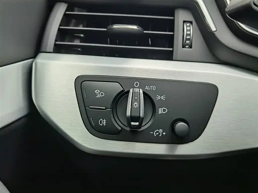 Audi A4L 2021 — фото 21