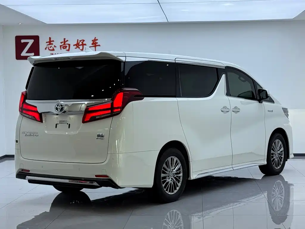 Toyota Alphard 2022 — фото 15