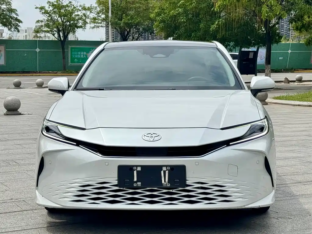 Toyota Camry 2024 — фото 2