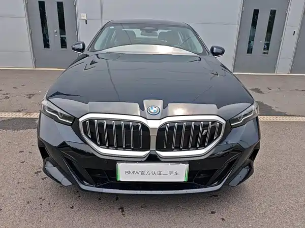 BMW i5 2025