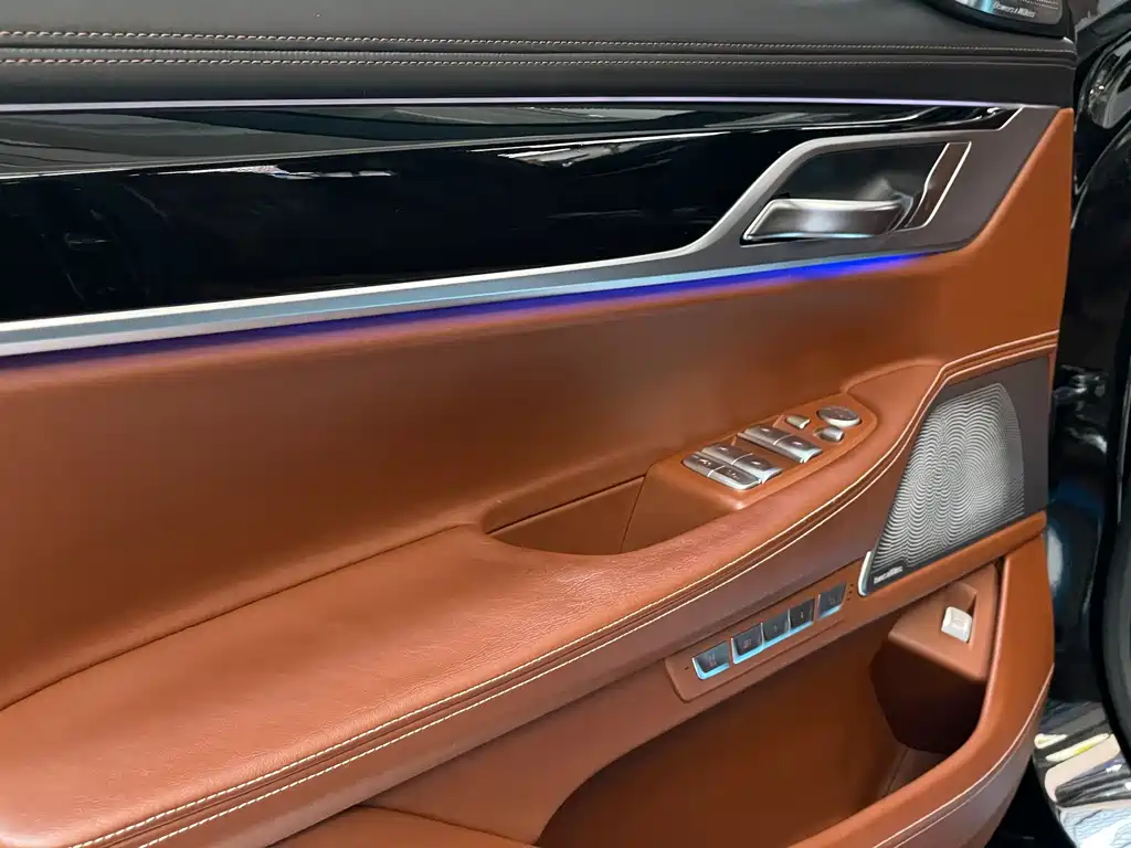 BMW 7 Series 2018 — фото 33