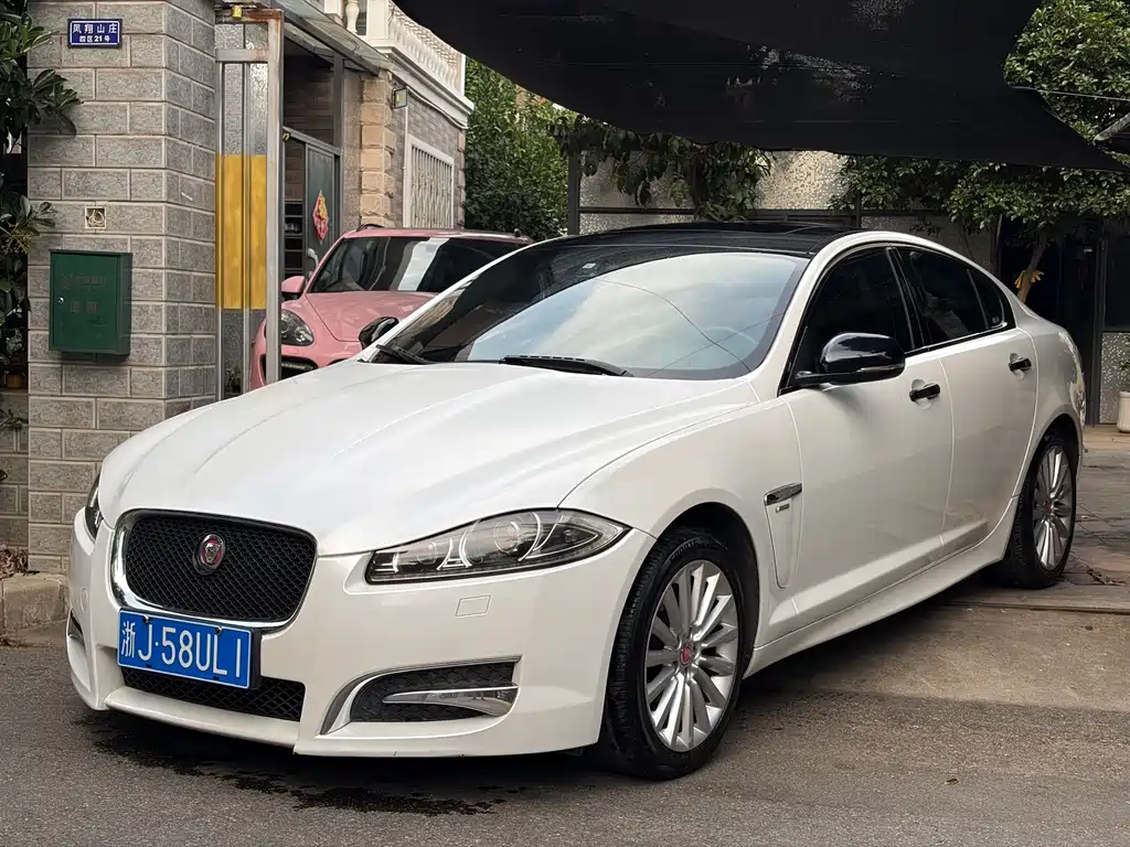 Jaguar XF 2015