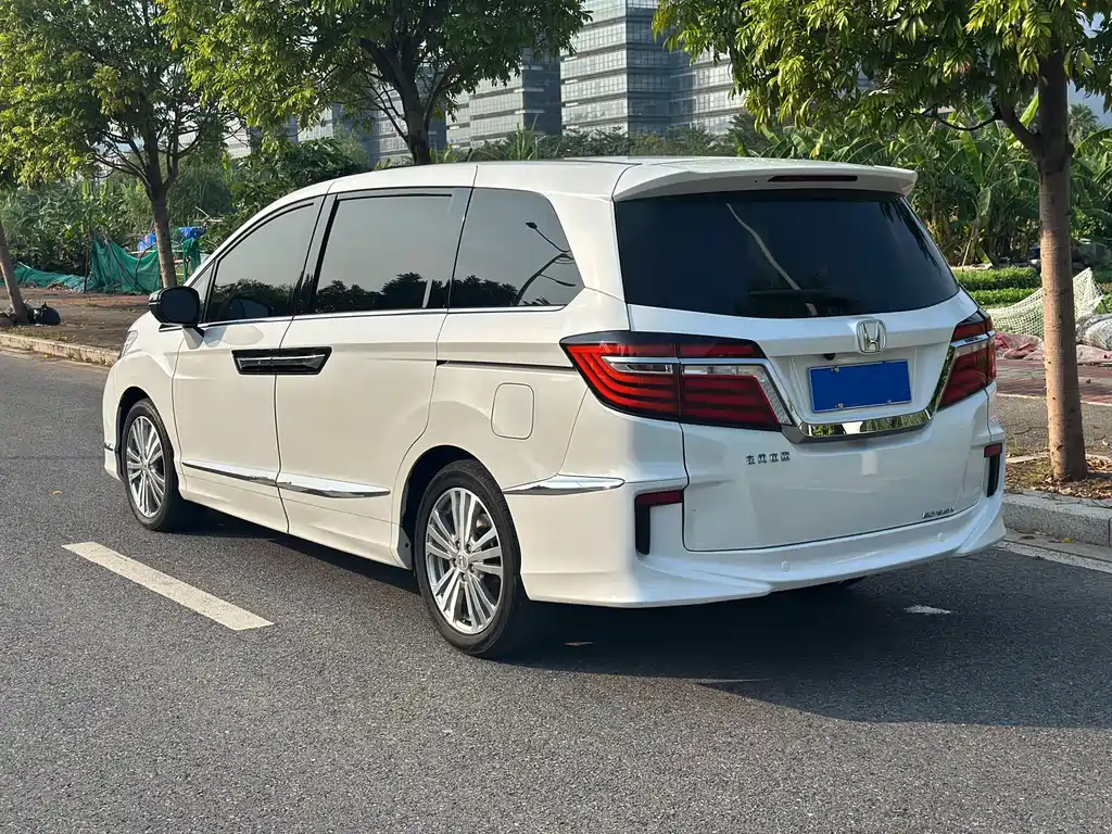 Honda Elysion 2019 — фото 11