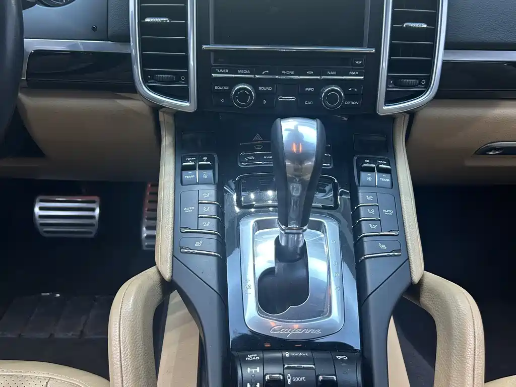 Porsche Cayenne 2015 — фото 9