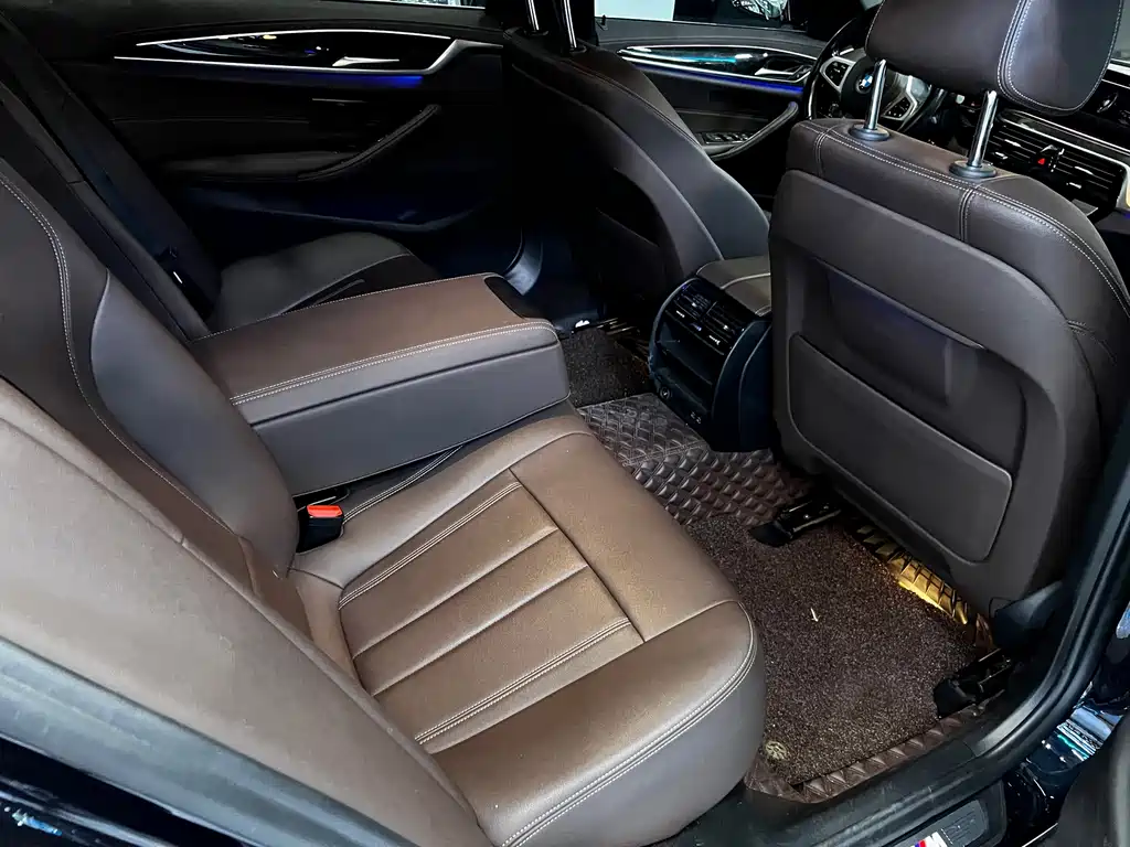 BMW 5 Series 2020 — фото 15