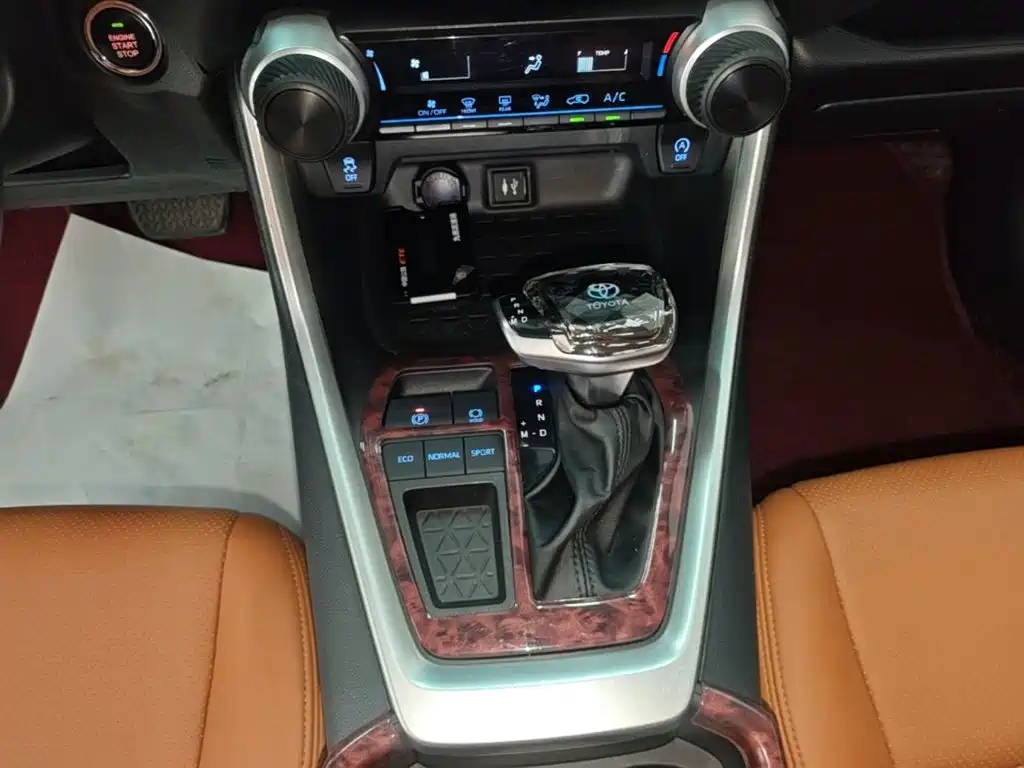 Toyota Wildlander 2022 — фото 10