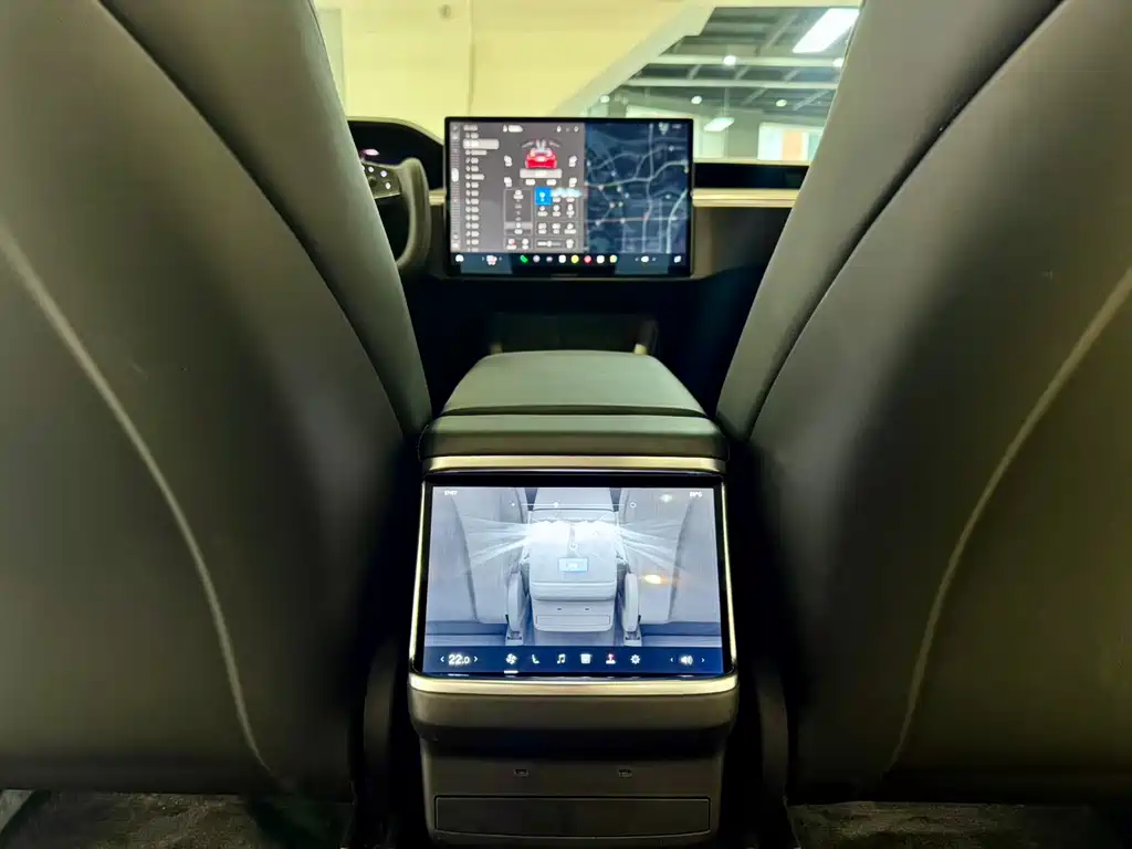 Tesla Model X 2023 — фото 11