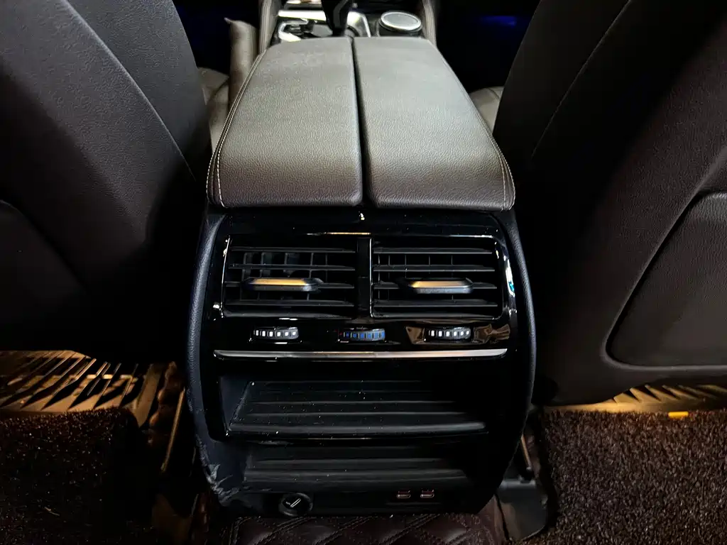 BMW 5 Series 2020 — фото 14