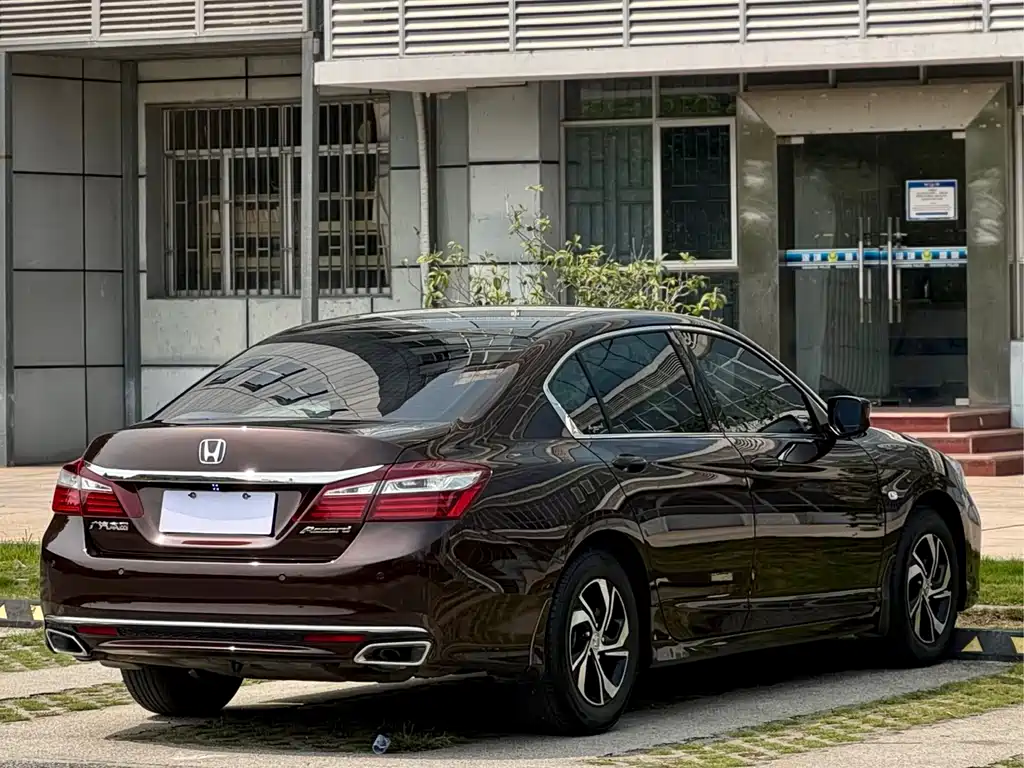 Honda Accord 2016 — фото 19