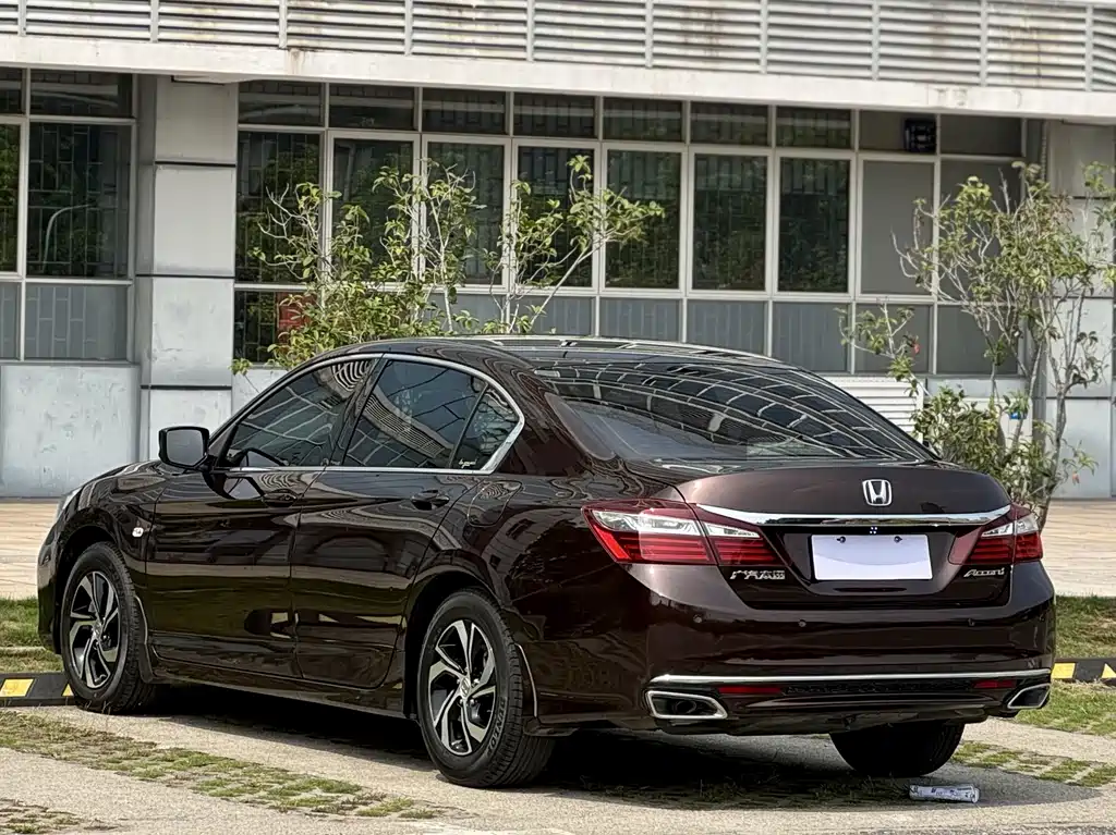 Honda Accord 2016 — фото 21