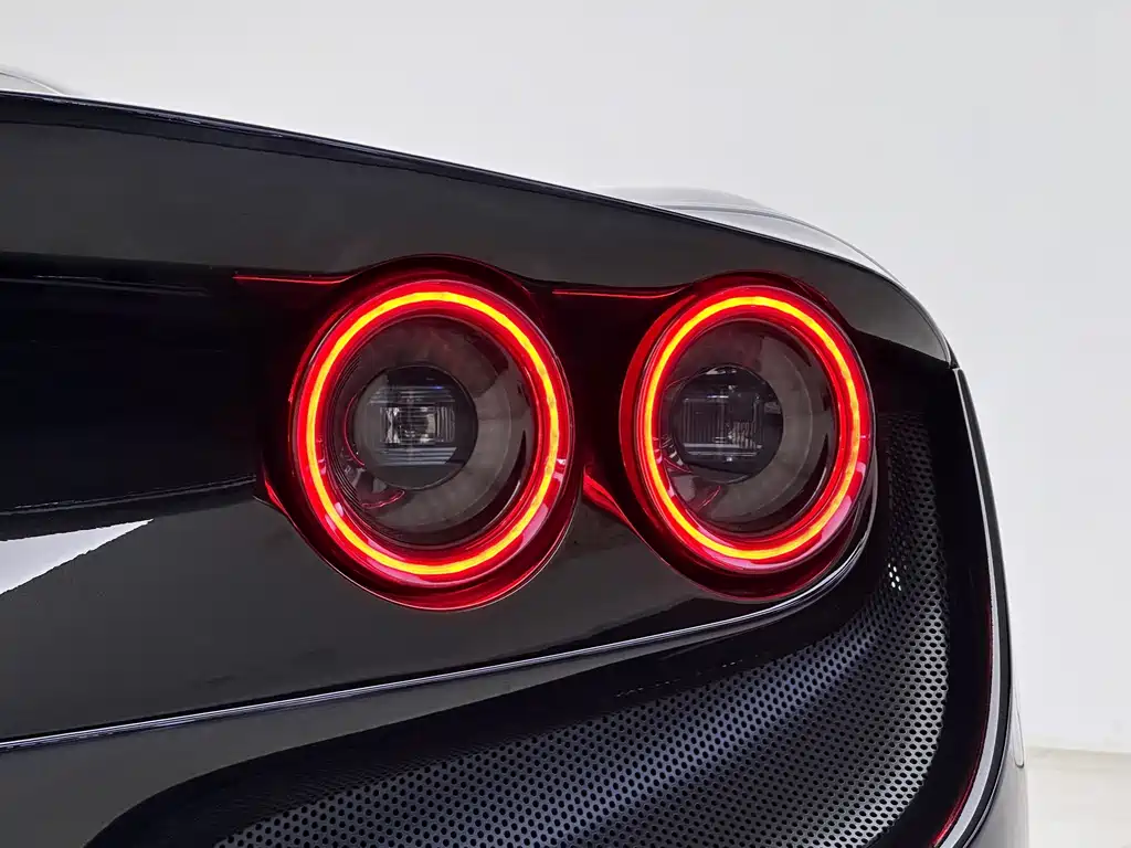Ferrari F8 2022 — фото 10