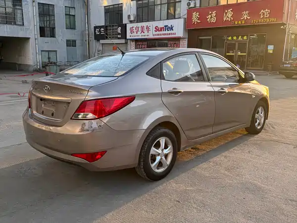 Hyundai Accent 2014