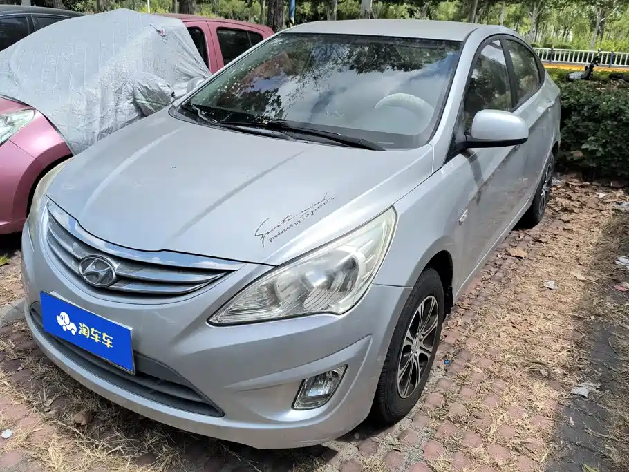 Hyundai Accent 2013 — фото 1