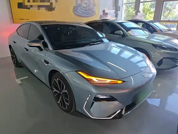 Geely Galaxy E8 2025
