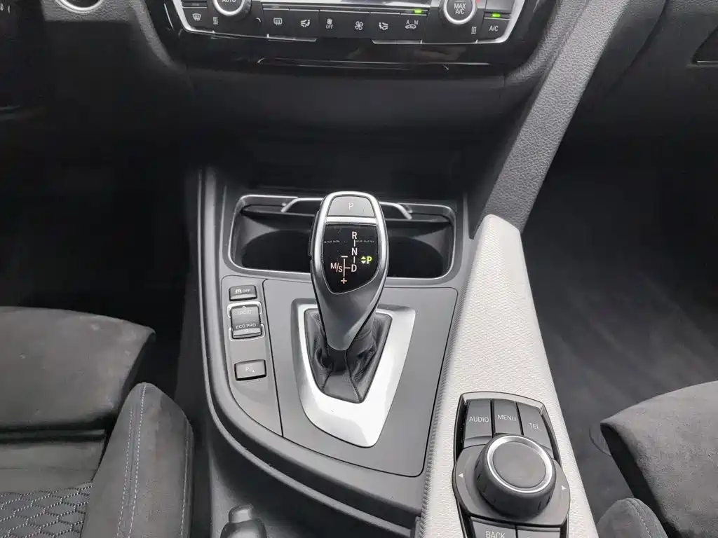 BMW 3 Series 2017 — фото 13