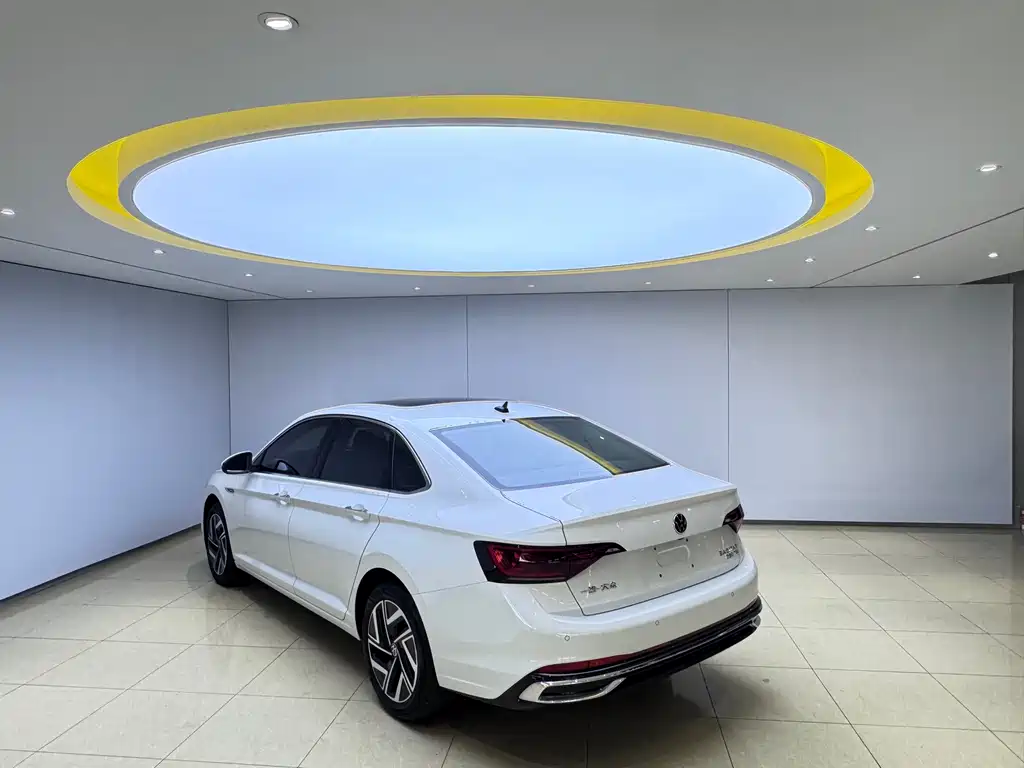 Volkswagen Sagitar 2022