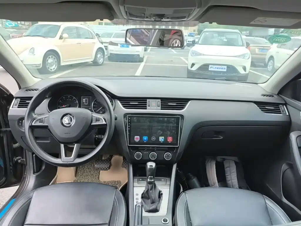 Skoda Octavia 2017 — фото 10