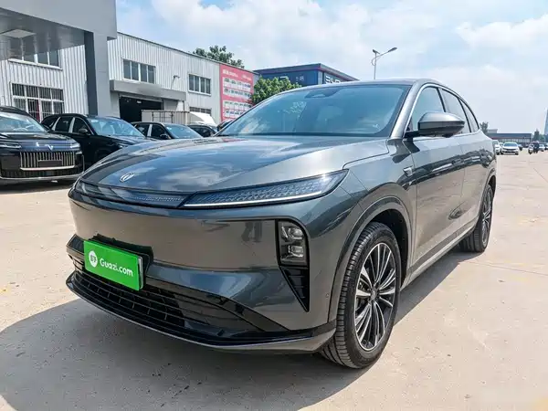 Dongfeng Fengshen L8 2025