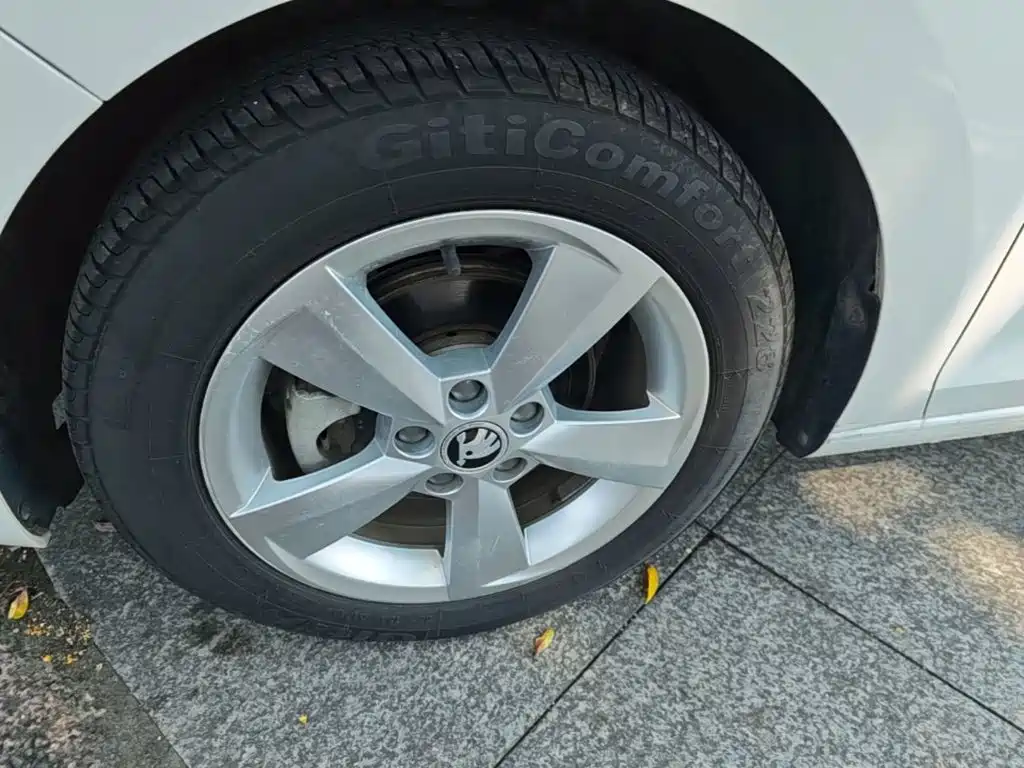 Skoda Rapid Spaceback 2019 — фото 23
