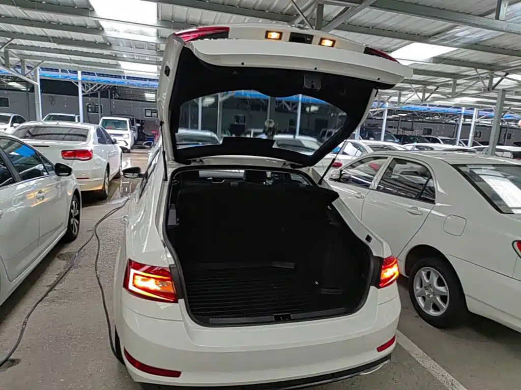 Skoda Octavia 2017 — фото 19