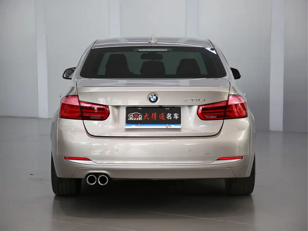 BMW 3 Series 2018 — фото 13