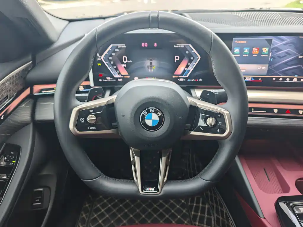 BMW 5 Series 2025 — фото 13