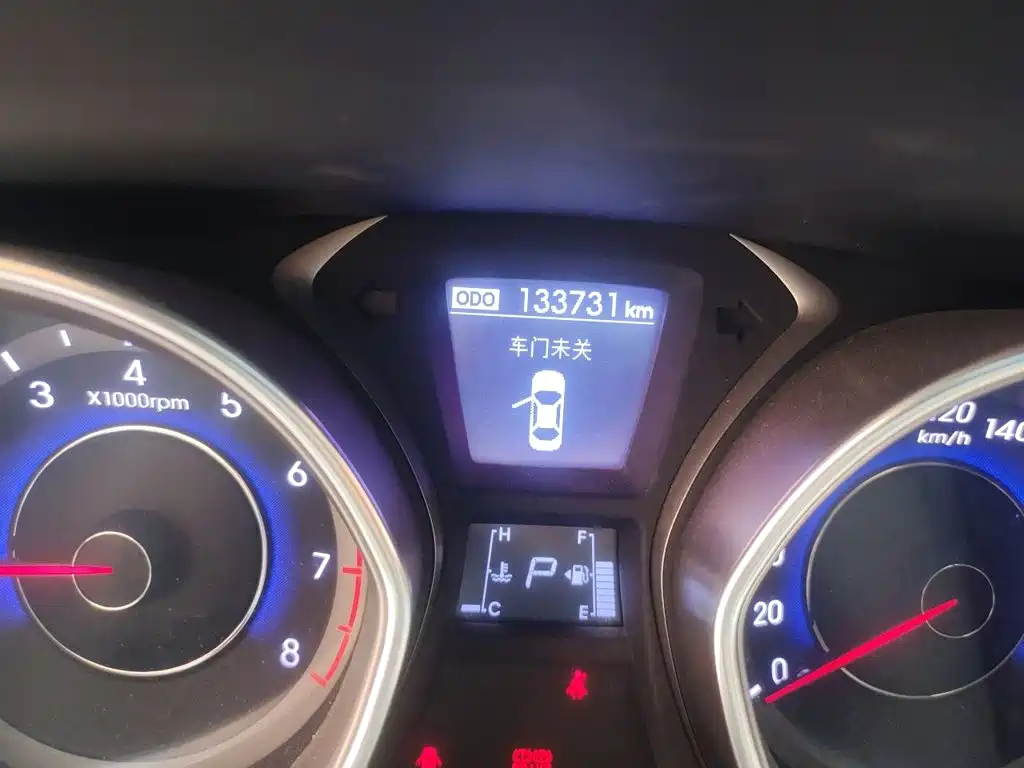 Hyundai Elantra 2015 — фото 8