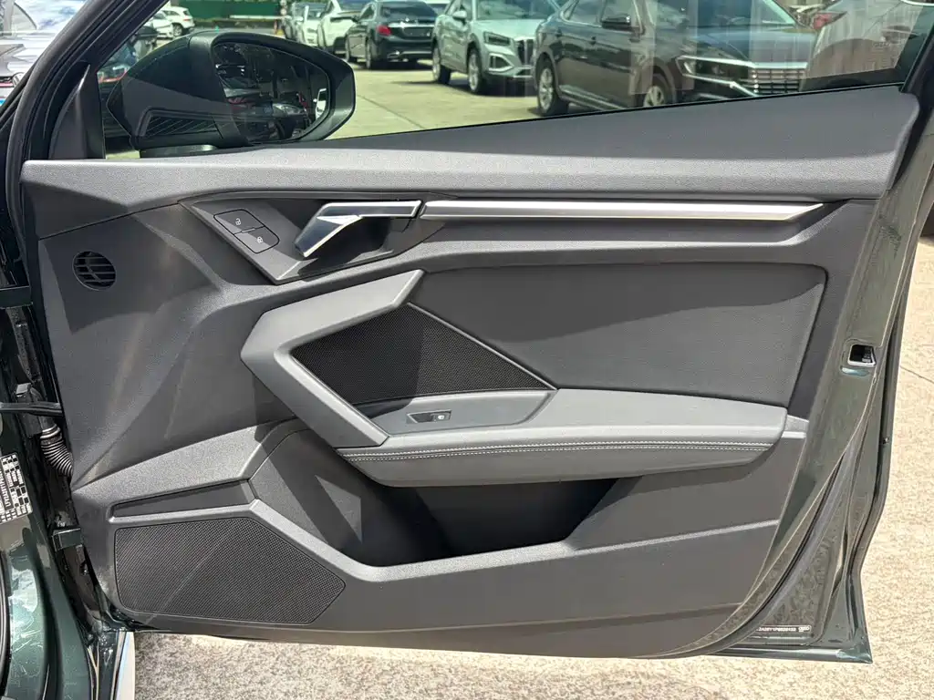 Audi A3 2023 — фото 13