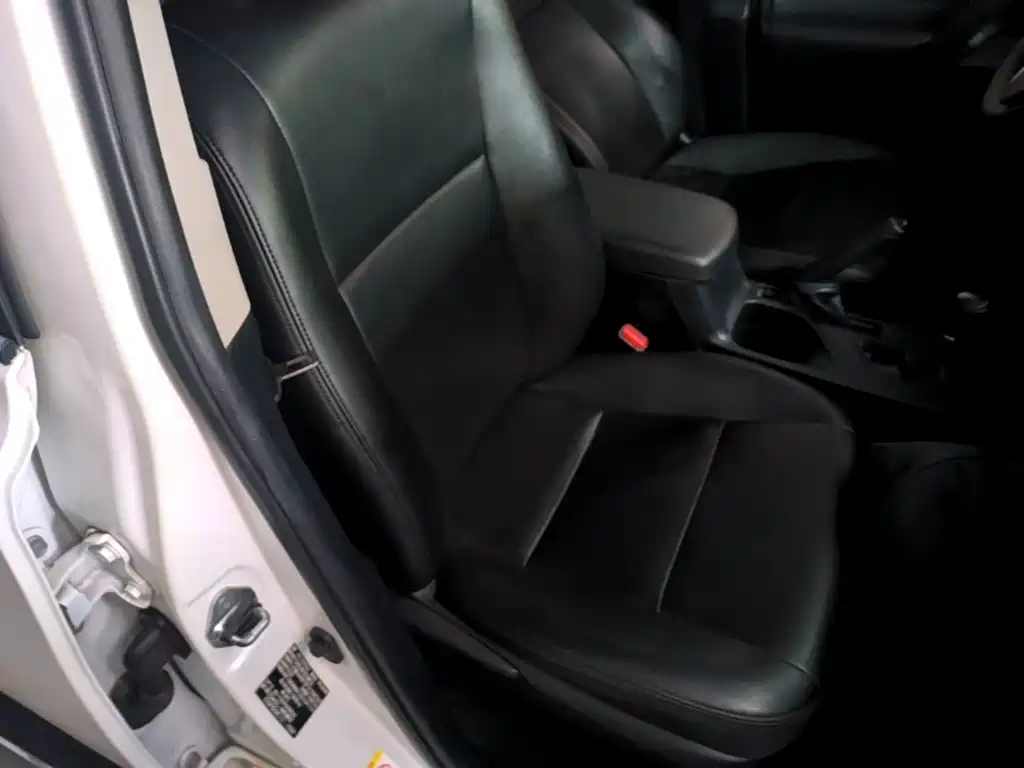 Toyota RAV4 2015 — фото 25
