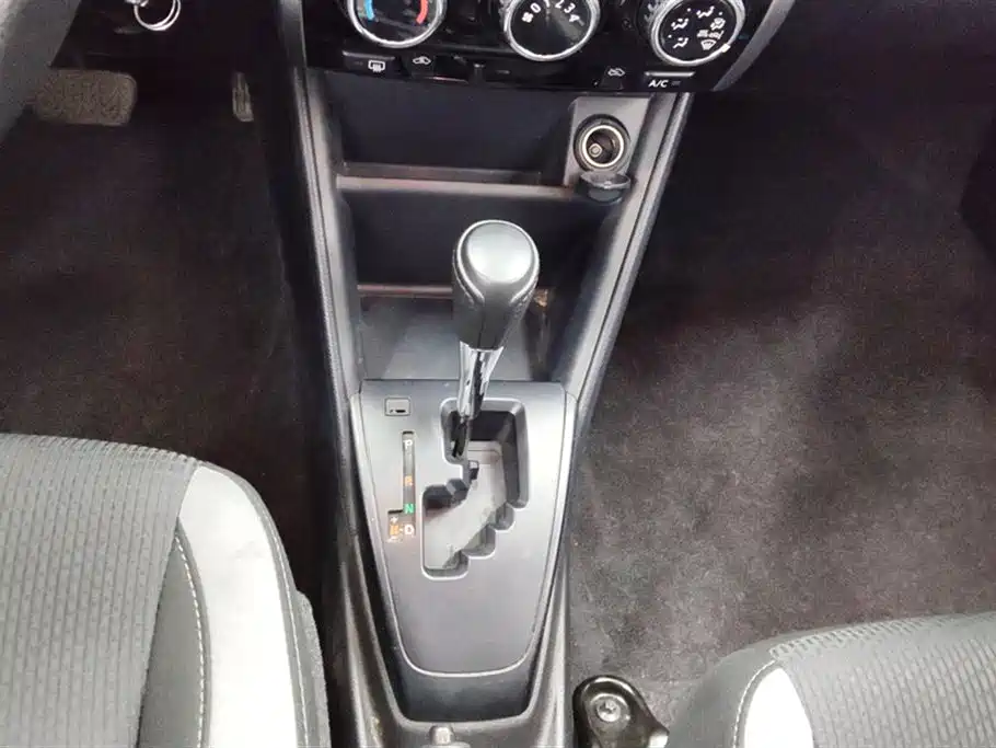 Toyota Yaris L 2020 — фото 16