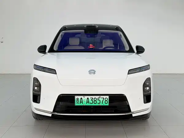 NIO ES8 2025