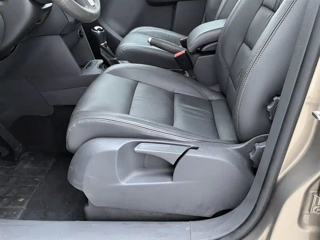 Volkswagen Touran 2015 — фото 20