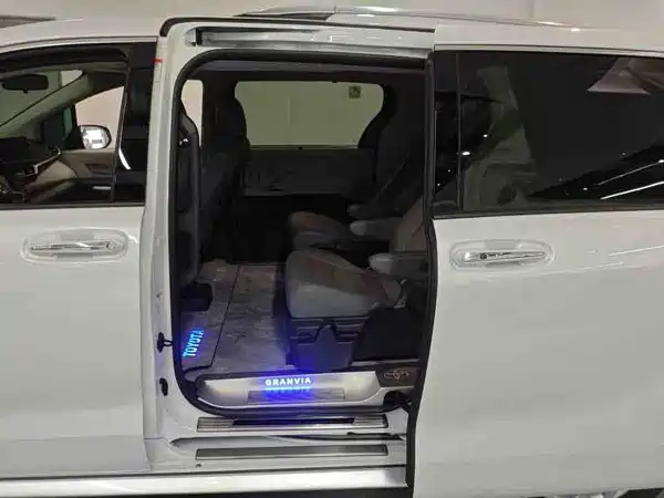 Toyota Granvia 2025