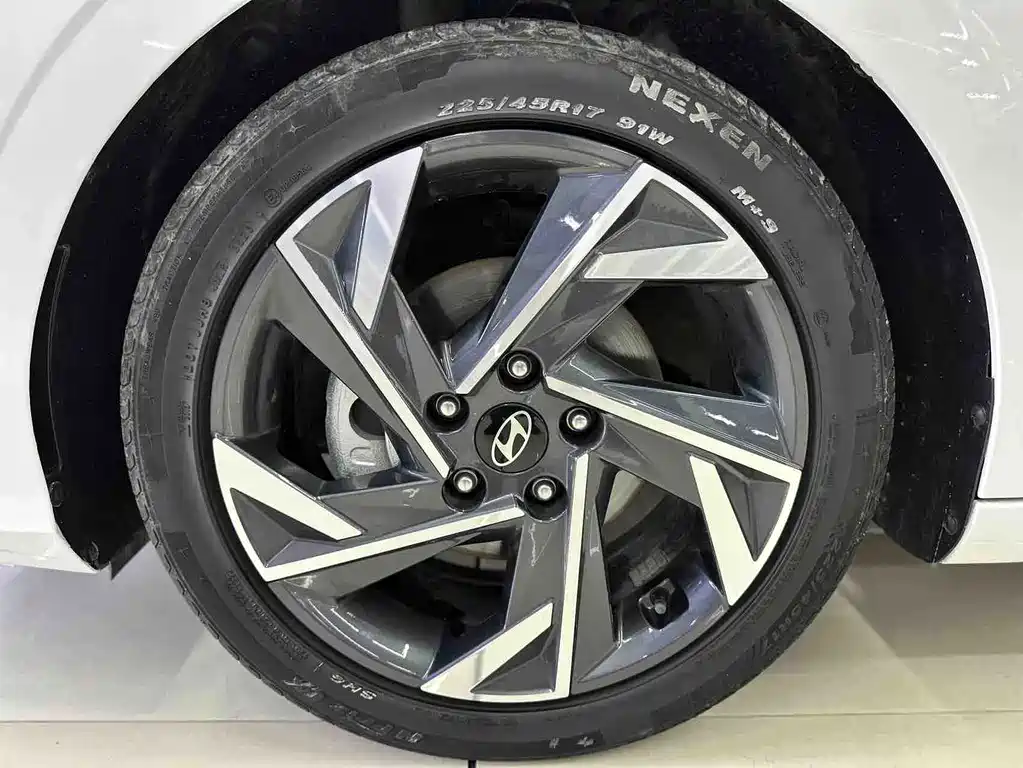 Hyundai Elantra 2023