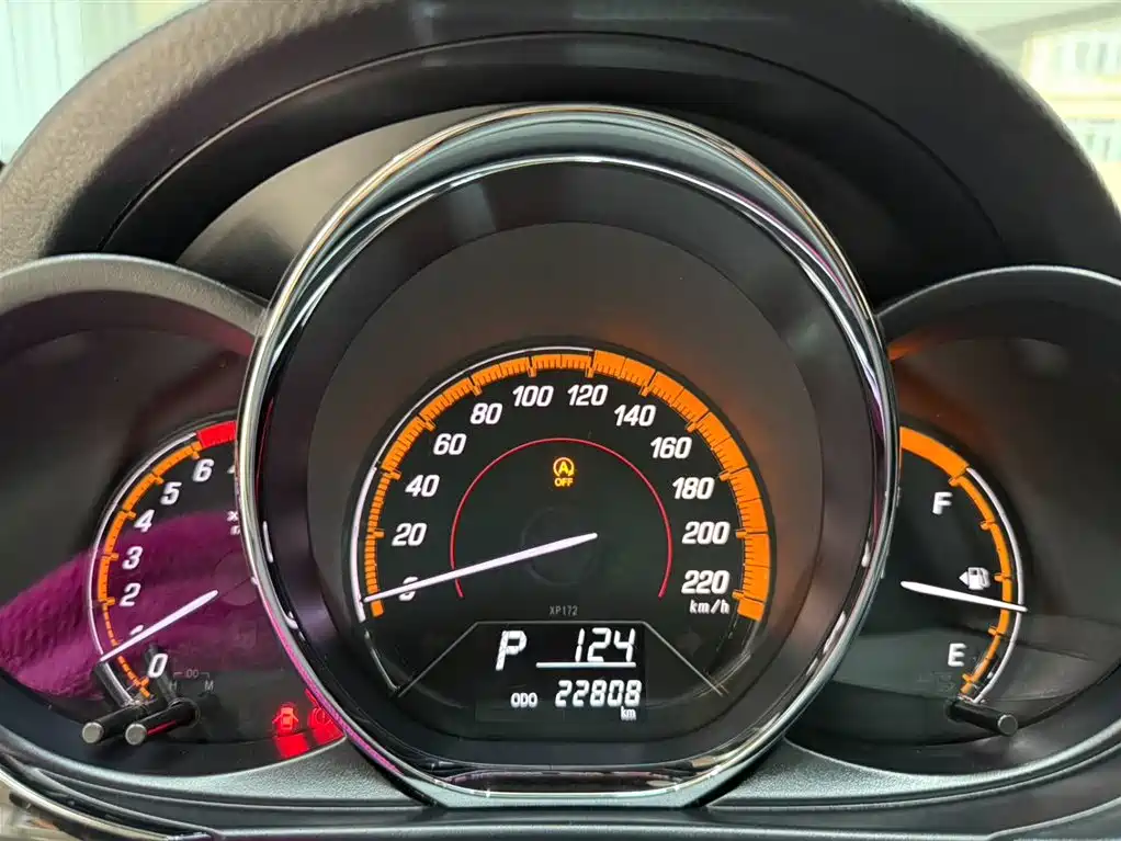 Toyota Yaris L 2022 — фото 10